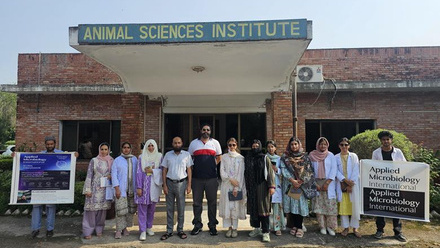 Arsalan Zaidi and his students.jpg