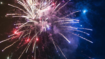 2592_fireworks865104_1920_733654.jpg