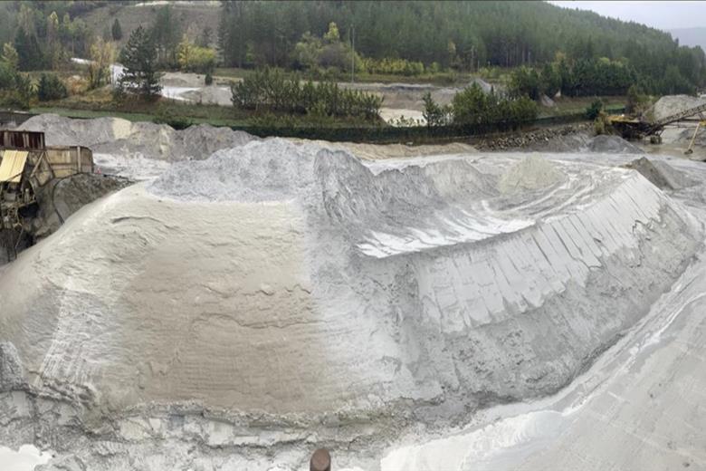 Microbes used to mine magnesium from waste heaps | AMI